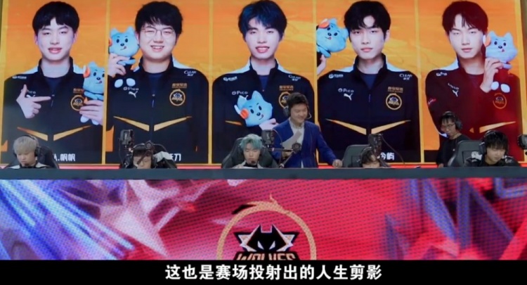 色的門將表