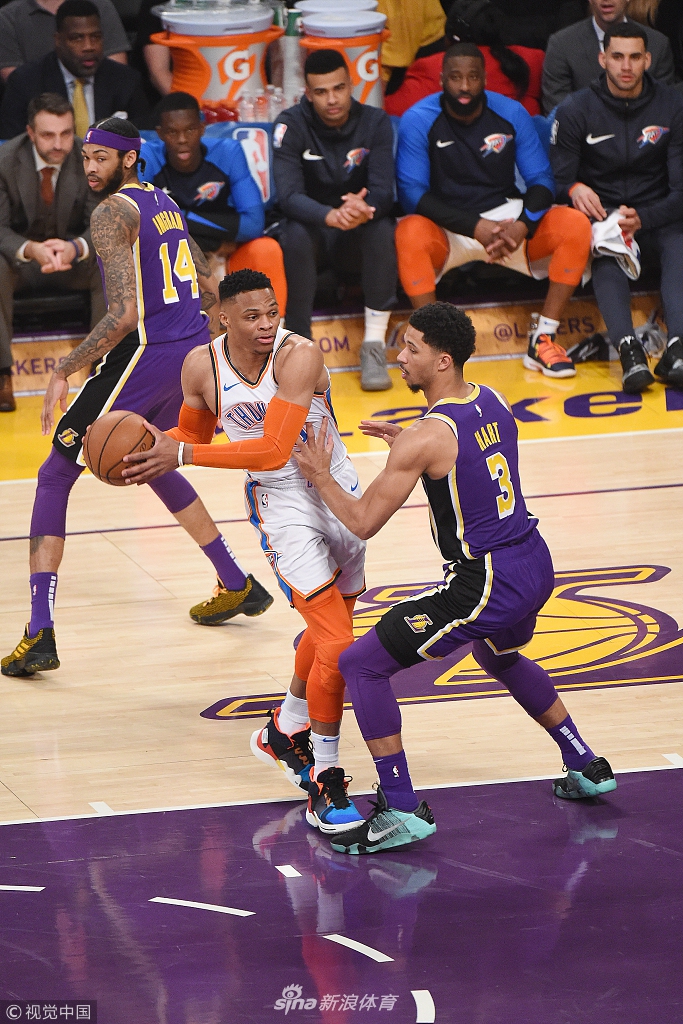 场上展现出 场上展现出