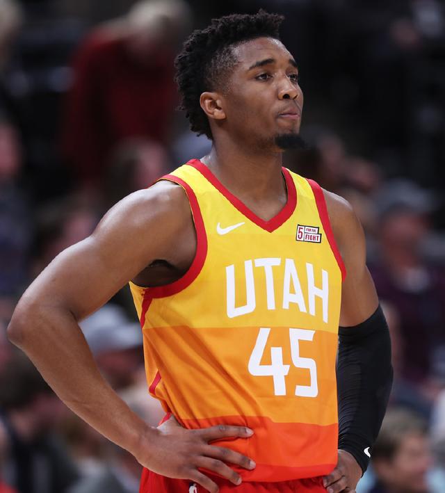 归化球员塞尔吉尼奥替补待命，本场能否实现国足首秀❓️.